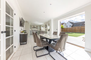 dining- click for photo gallery